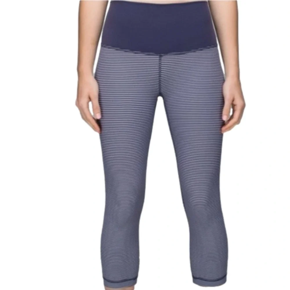 Lululemon Wunder Under Navy White Capri Leggings High Waist Athleisure Size 6/8 - Picture 1 of 4
